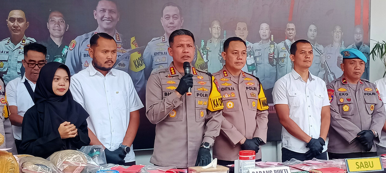 Satresnarkoba Polresta Malang Kota mengamankan pemasok ganja di wilayah Jawa Timur berinisial YN (28). (Foto: Gerhana/jatimnow.com)