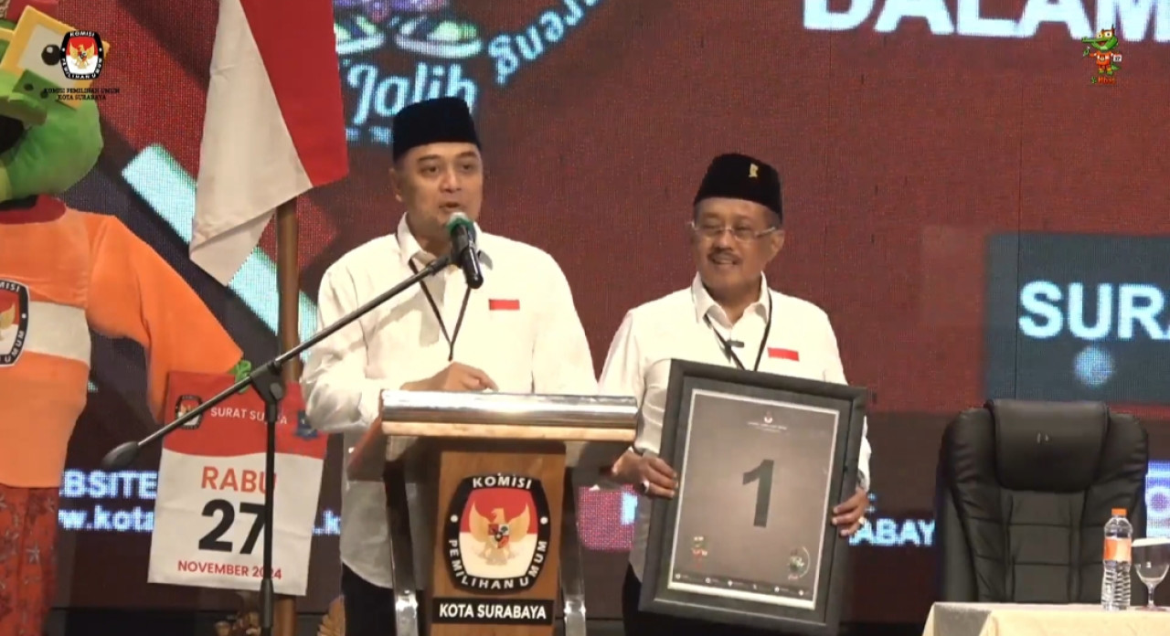 Eri Cahyadi dan Armuji. (Foto: tangkapan layar YouTube KPU Surabaya)