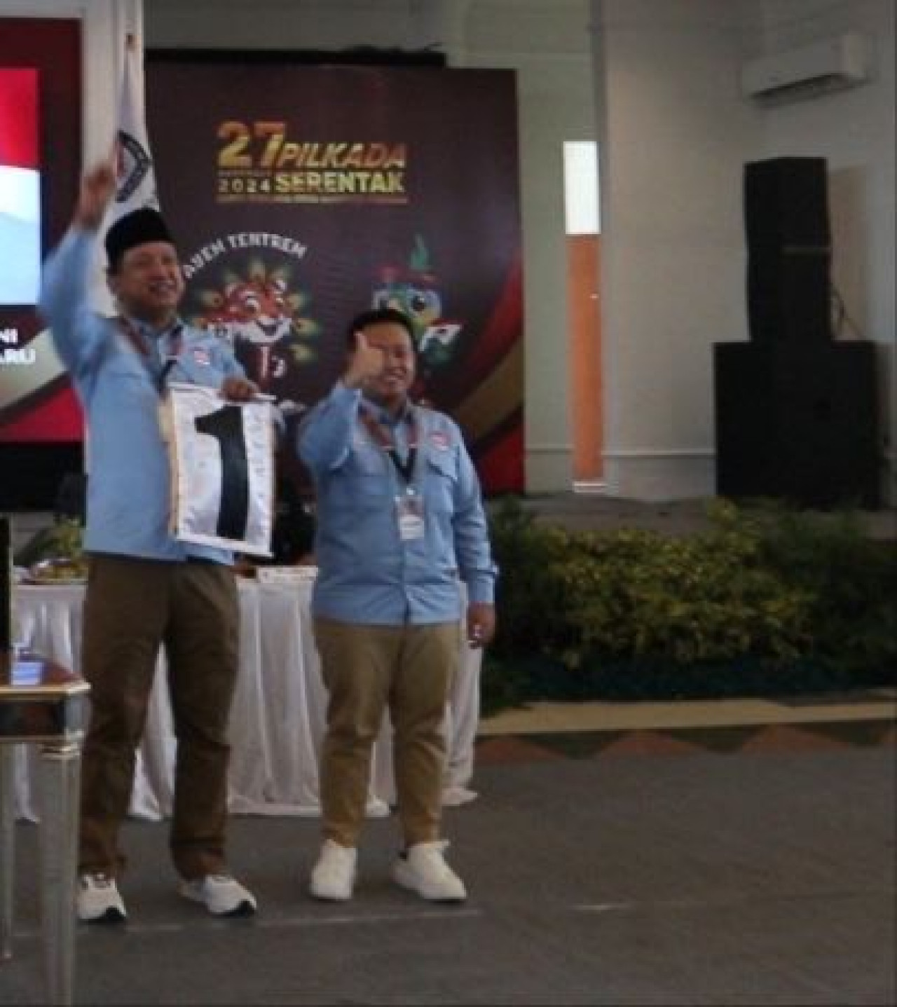 Ipong Muchlissoni - Segoro Luhur Kusumo Ndaru, mendapatkan nomor urut 1. (Foto: Ahmad Fauzani/jatimnow.com)