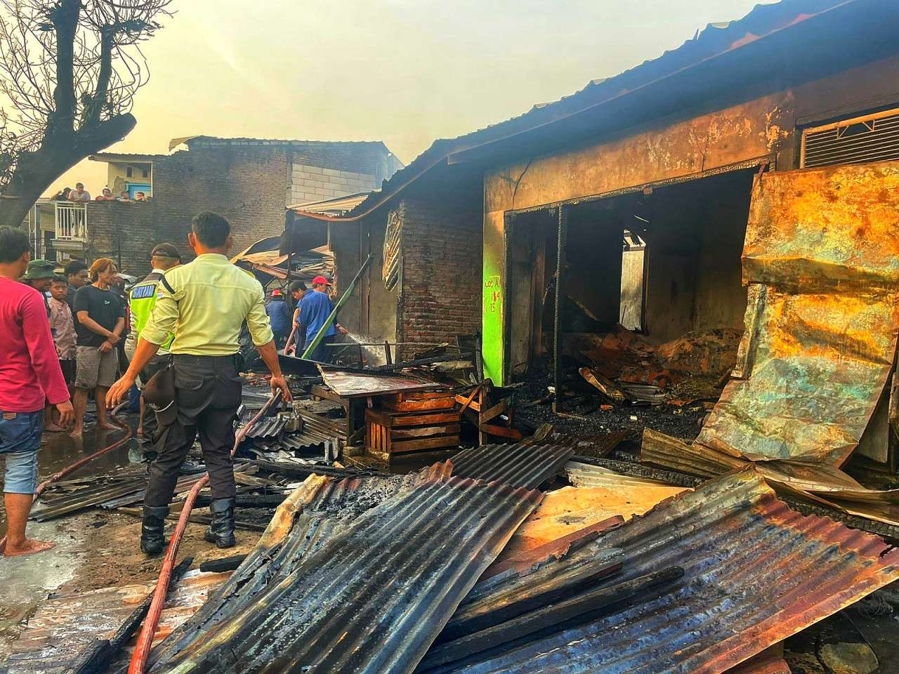 Kebakaran pasar Sepanjang Taman Sidoarjo. (Foto: Ahaddiini HM/jatimnow.com)