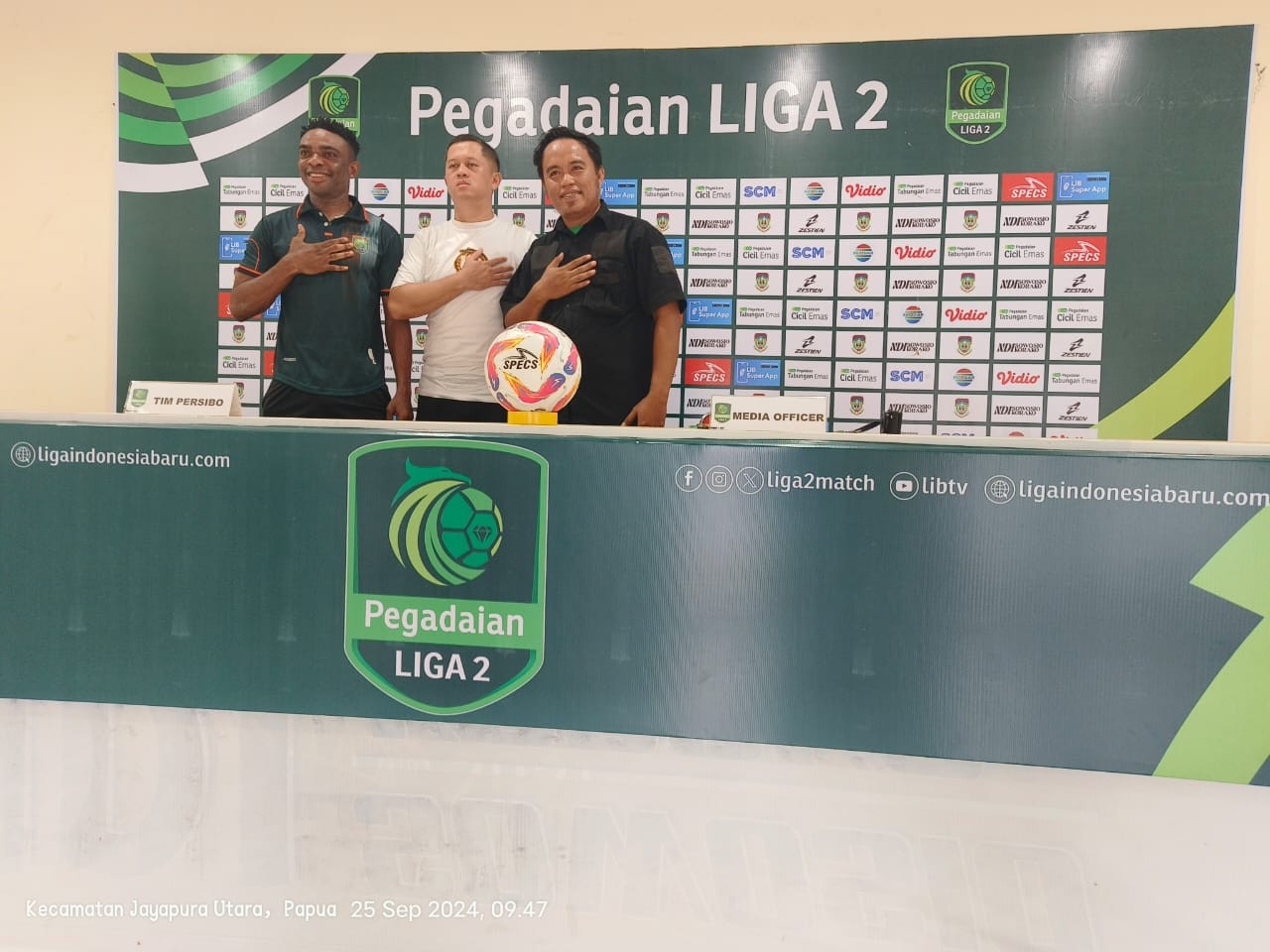 Konfrensi pers pelatih Persibo dan kapten tim. (Foto: Official Persibo)