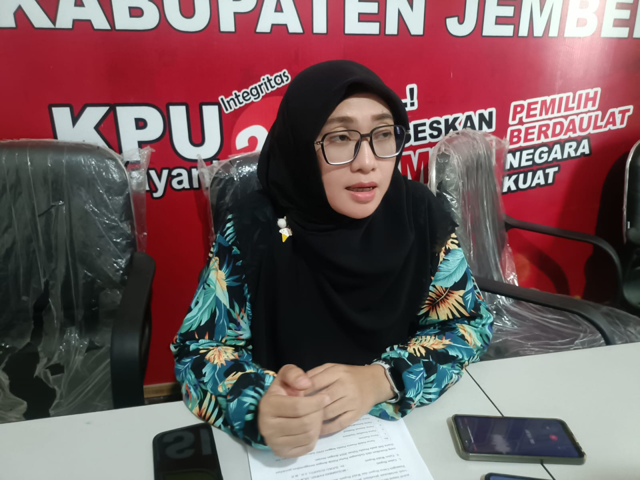 Ketua KPU Jember Dessi Anggraeni ditemui di kantornya. (Foto: Sugianto/jatimnow.com)