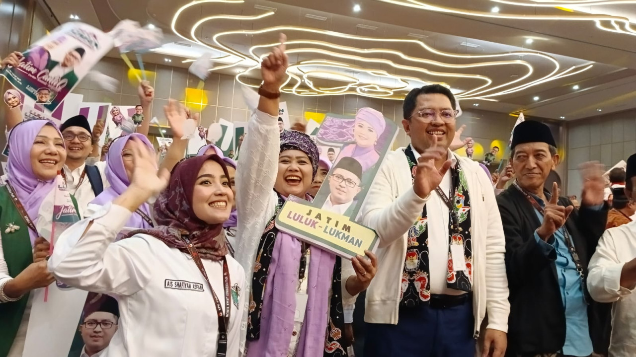 Pasangan cagub dan cawagub Luluk - Lukman usai mendapat nomor urut dari KPU Jatim. (Foto: Misbahul Munir/jatimnow.com)