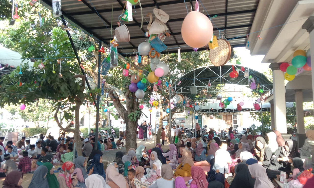 Suasana tradisi Maulid Nabi di Bangkalan. (Foto: Fathor/jatimnow.com)