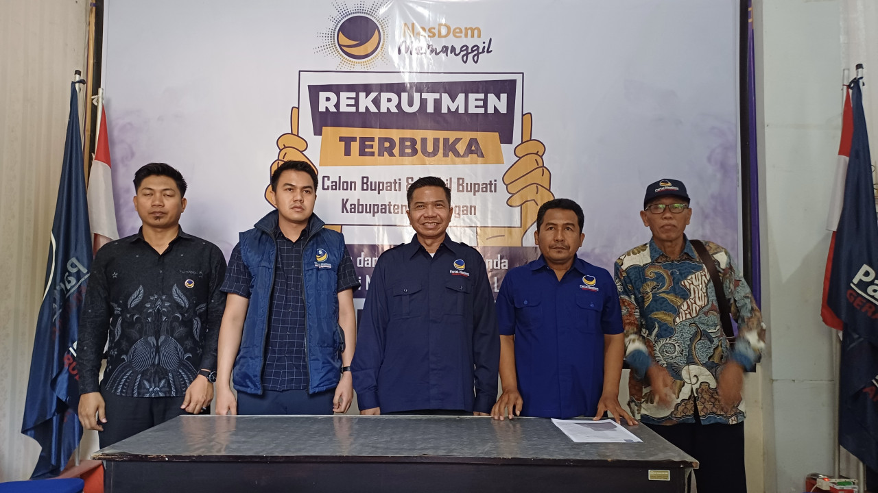 Klarifikasi Pengurus DPD NasDem Lamongan terkait sikap politik Suhandoyo. (Foto: Adyad Ammy Iffansah/jatimnow.com)