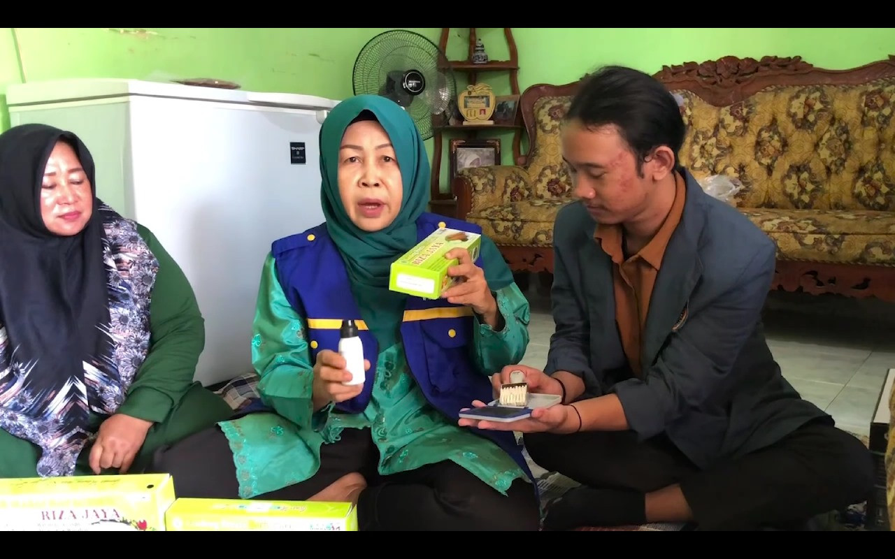 Tim dari Unitomo saat meninjau program PKM di Sidoarjo. (Foto: Humas Unitomo Surabaya for jatimnow.com)