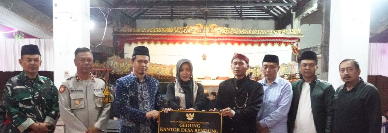 Bupati Mojokerto saat meresmikan kantor Desa Bendung. (Foto: Humas pemkab Mojokerto for jatimnow.com)