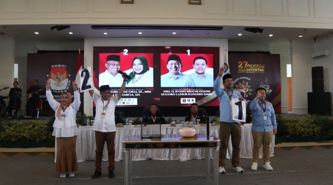 Pengundian nomor urut pasangan calon Pilkada Ponorogo. (Foto: Ahmad Fauzani/jatimnow.com)