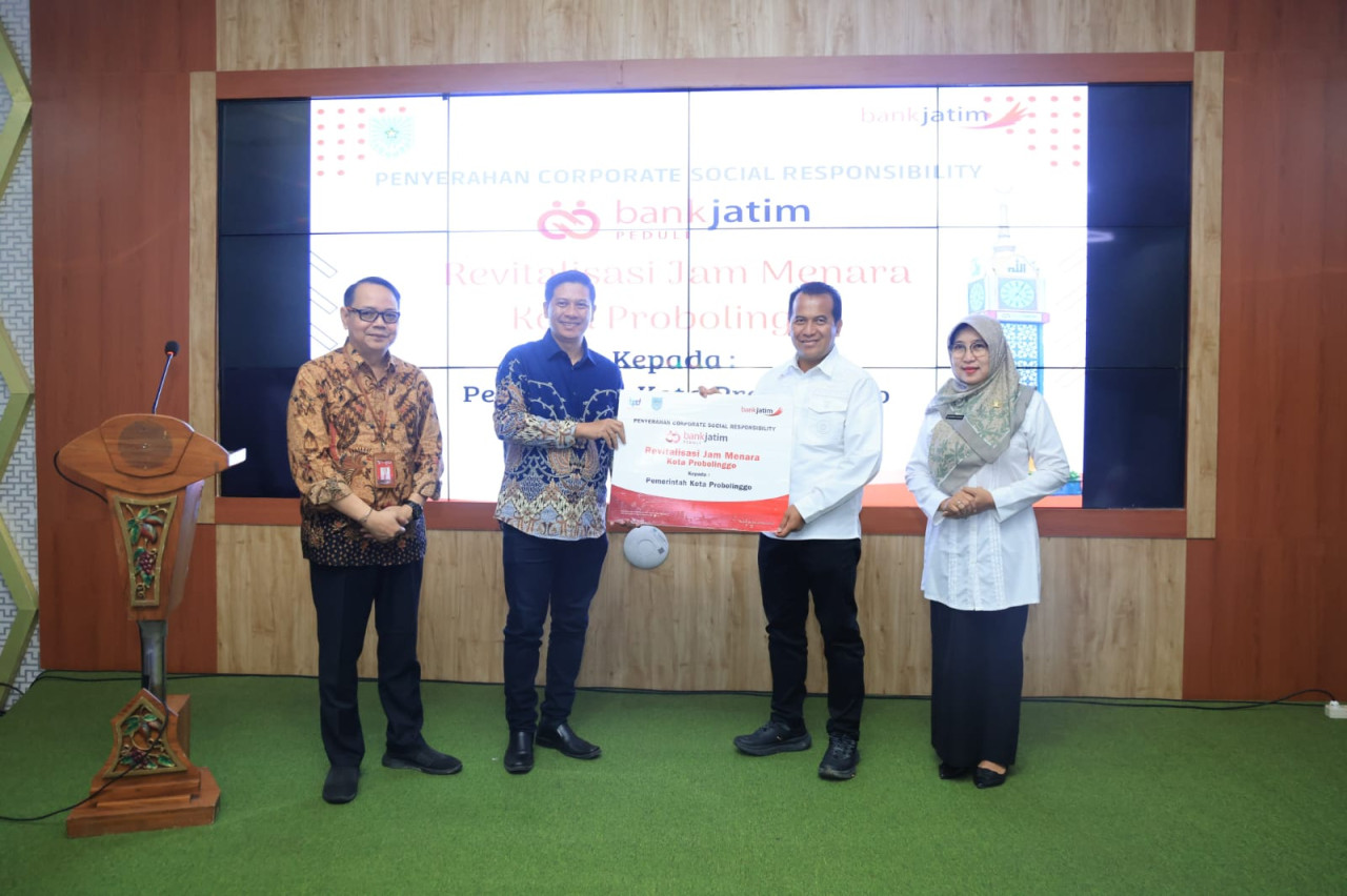 Bank Jatim Berikan Bantuan Revitalisasi Jam Menara pada Pemkot Probolinggo
