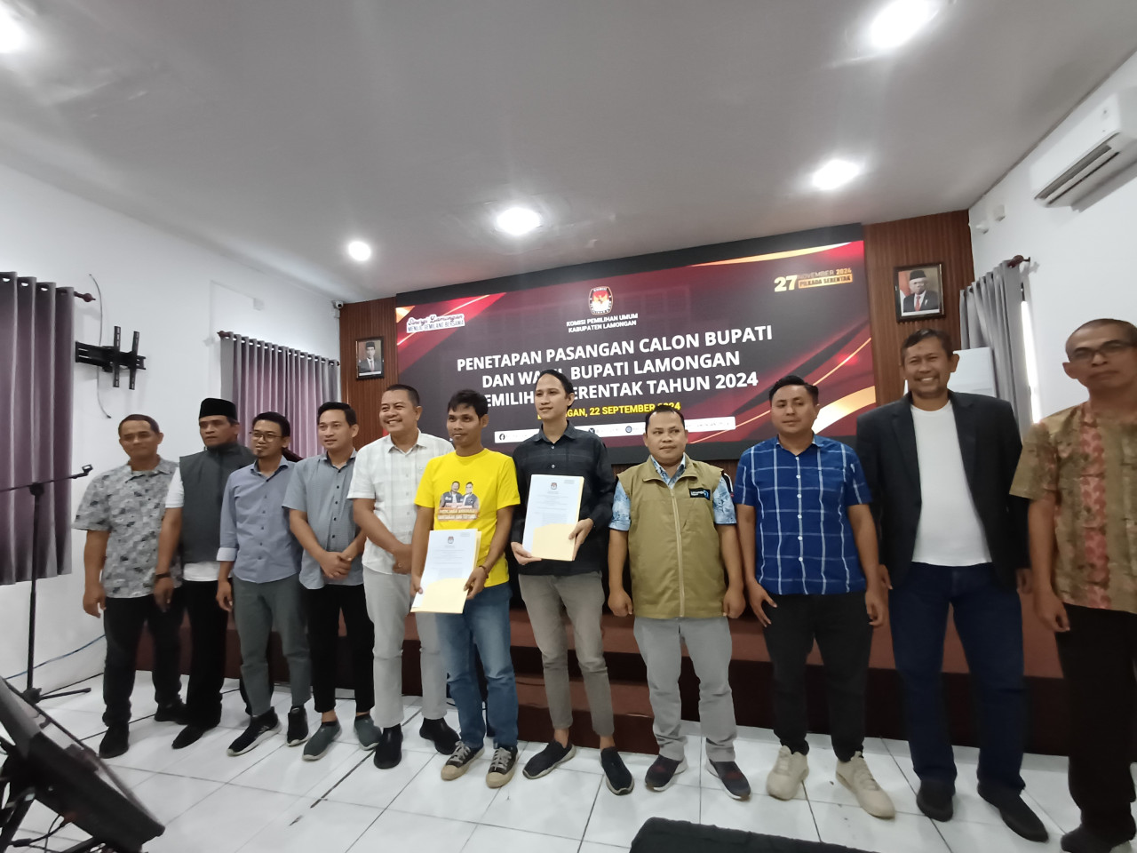 Penyerahan SK penetapan Paslon di Pilkada Lamongan. (Foto: Adyad Ammy Iffansah/jatimnow.com)