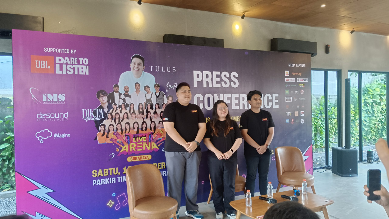 Head of Marketing Desound IMS JBL Surabaya Christian (kiri) saat menyapa awak media (misbahul munir/jatimnow.com)