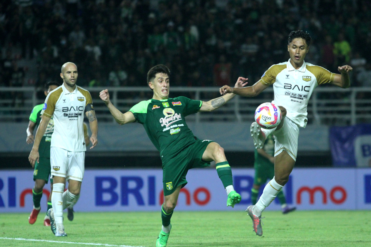 Persebaya gagal melanjutkan tren kemenangan setelah ditahan imbang Dewa United. (Foto: Sahlul Fahmi/jatimnow.com)