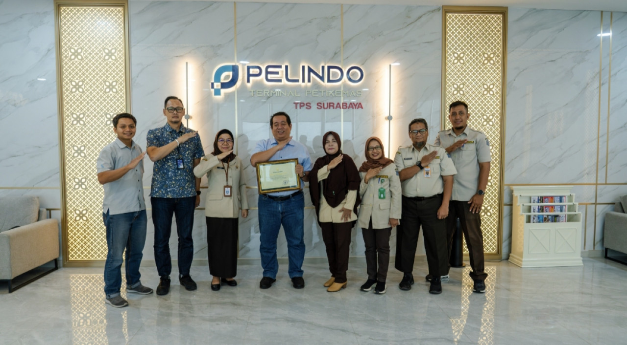 Terminal Petikemas Surabaya Raih Penghargaan Wajib Pajak PPB Teladan