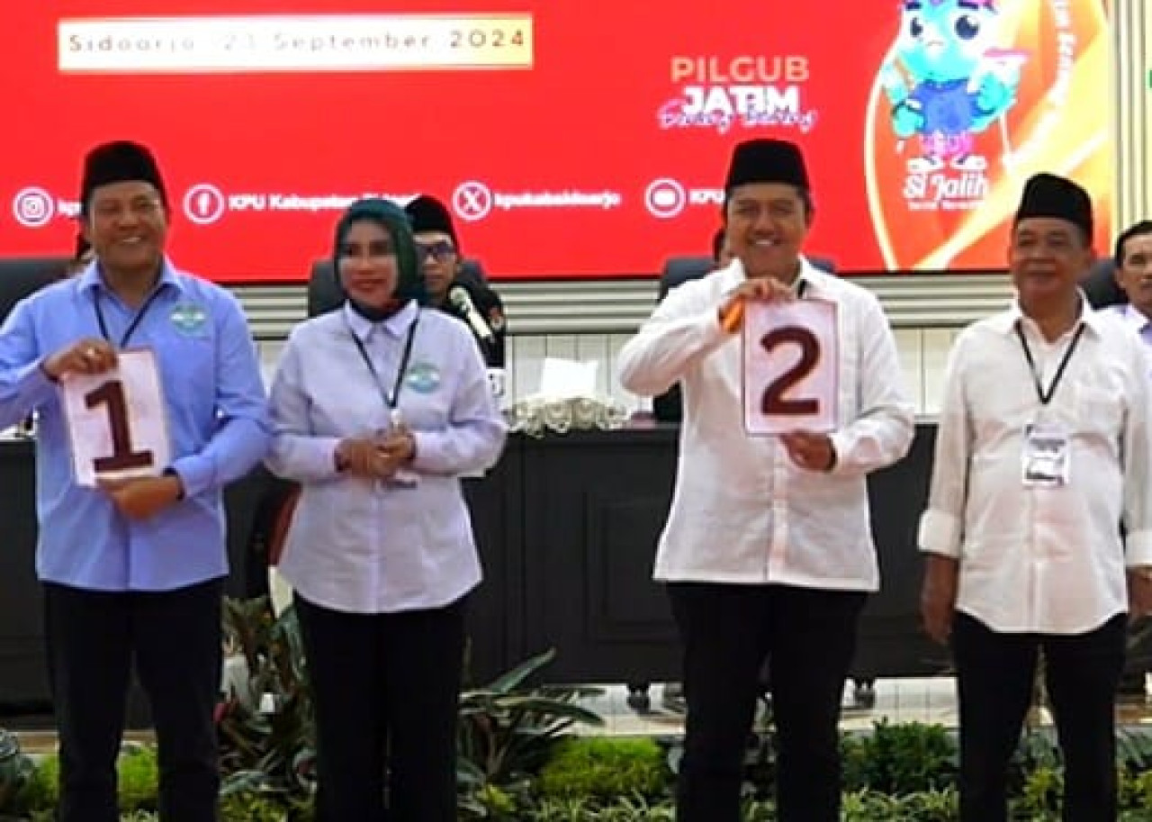Pengundian nomor urut Pilkada Sidoarjo. (Foto: Ahaddiini HM/jatimnow.com)