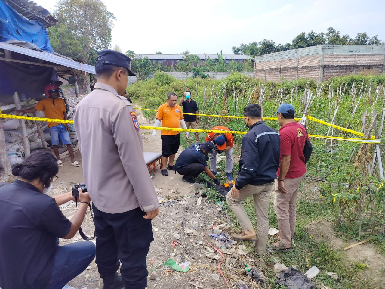 Pria Tulungagung Mabuk Miras Oplosan Tewas Nyungsep di Parit