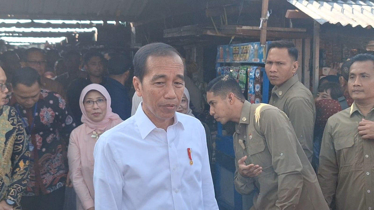Presiden Jokowi Blusukan Lagi di Pasar Tradisional Surabaya, Ngapain?