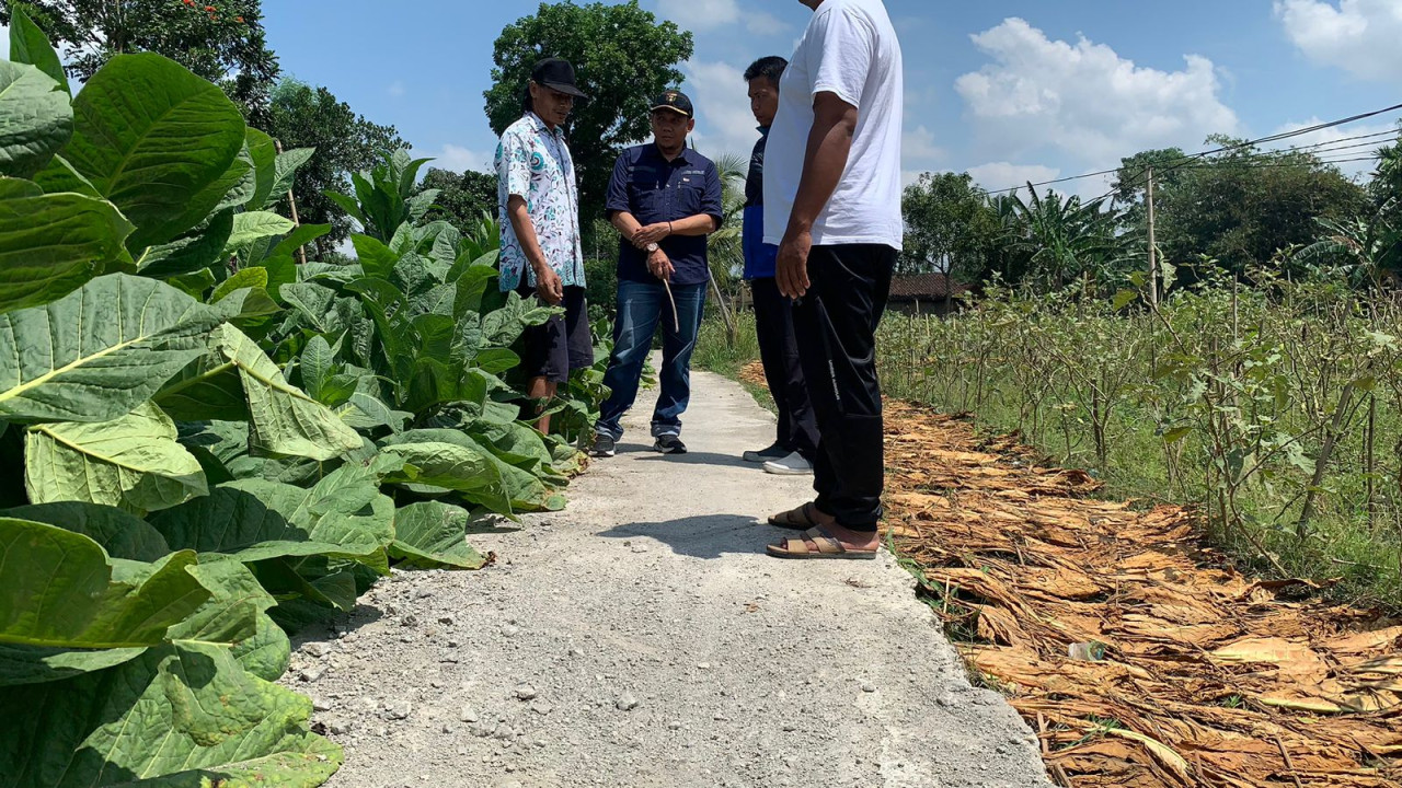 DPRD Jember Sidak Proyek di Desa Mrawan, Disinyalir Dikerjakan Sembarangan