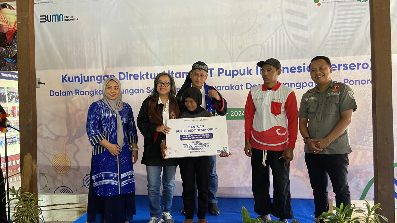 Pupuk Indonesia beri bantuan untuk Desa Karangpatihan Ponorogo. (Foto: Ahmad Fauzani/jatimnow.com)