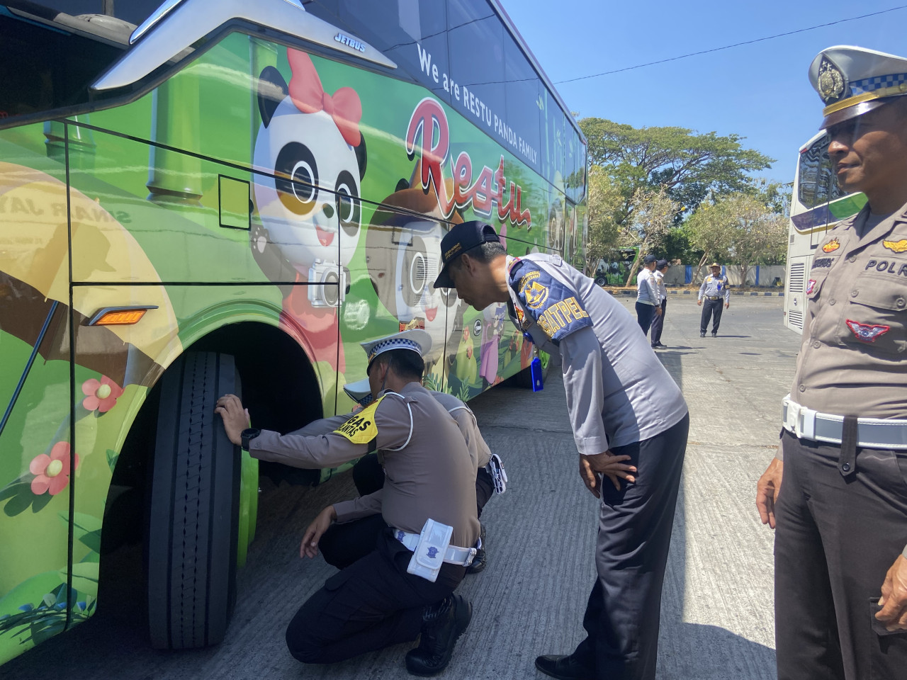 Polres Ponorogo Gelar Ramp Check dan Cek Kesehatan Awak Bus