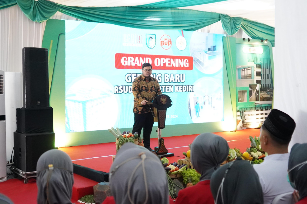 Mas Dhito saat meresmikan Gedung KRIS RSKK Pare. (Foto: Pemkab Kediri/jatimnow.com)