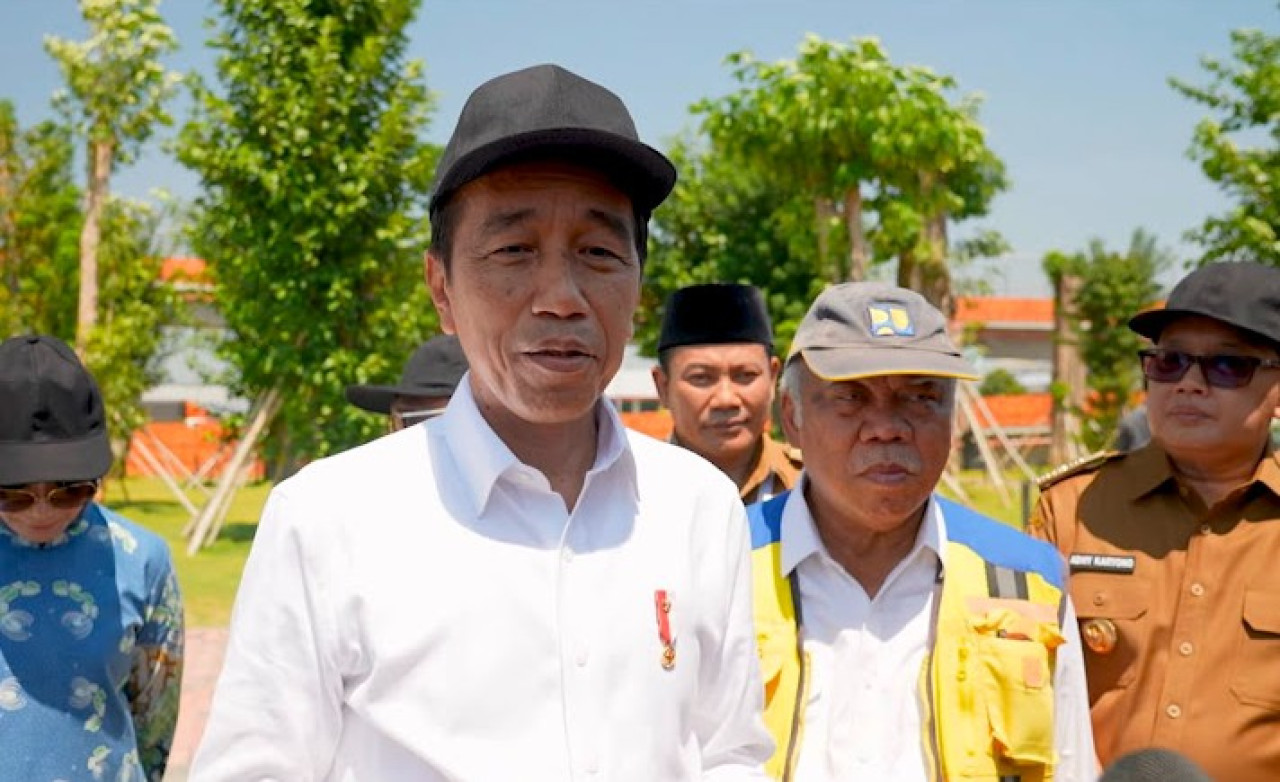Presiden Joko Widodo didampingi Menteri PUPR Basuki Hadimuljono saat meresmikan Fly Over Djuanda. (Foto: tangkap layar YouTube Sekretariat Kabinet)