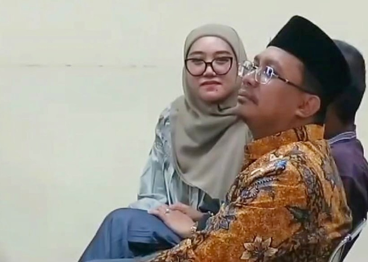 Suasana sidang dakwaan perdana Gus Muhdlor dalam kasus dugaan pemotongan insentif ASN BPPD Sidoarjo di Pengadilan Tipikor Surabaya. (Foto: Ahaddiini HM/jatimnow.com)