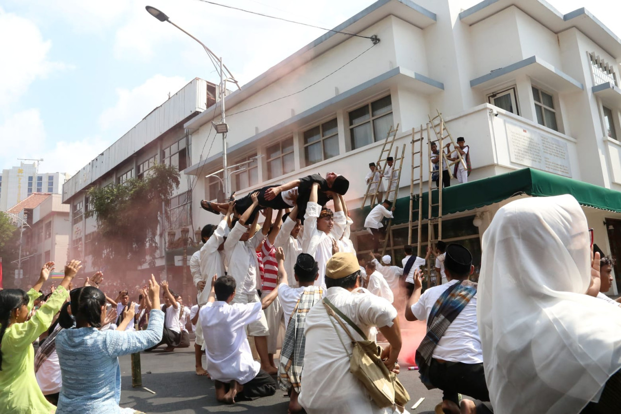 Mengintip Keseruan Teatrikal Refleksi Perobekan Bendera di Surabaya