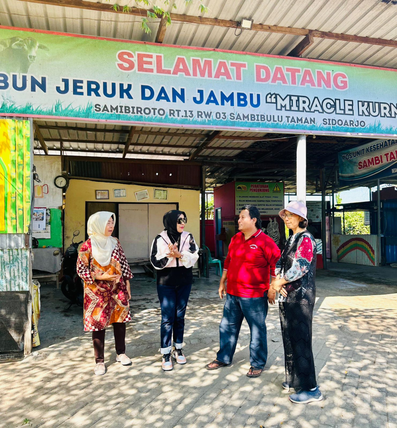 Tim PDB Unitomo melakukan monitoring dan evaluasi PDB Penguatan Perekonomian Masyarakat Desa Sambibulu Sidaorjo. (Foto: Humas Unitomo for jatimnow.com)