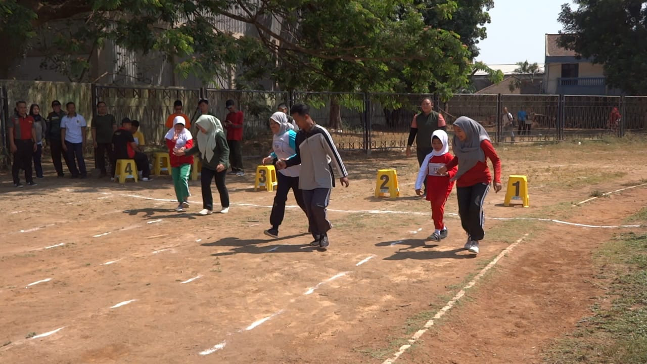 Salah satu atlet disabilitas pelajar di Tulungagung yang mengikuti Kejurkab. (Foto: Bramanta Pamungkas/jatimnow.com)