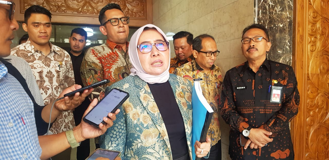 Pimpinan Sementara DPRD Jawa Timur Anik Maslachah. (Foto: Bagus for jatimnow.com)