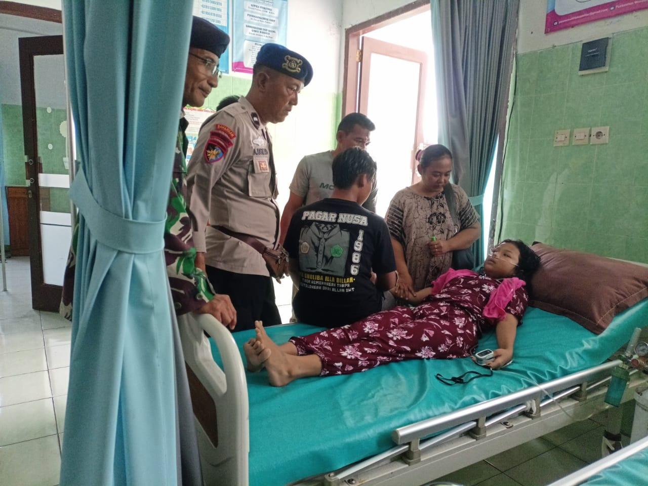 Korban saat menjalani perawatan di Puskesmas. (Foto: Polres Blitar/jatimnow.com)