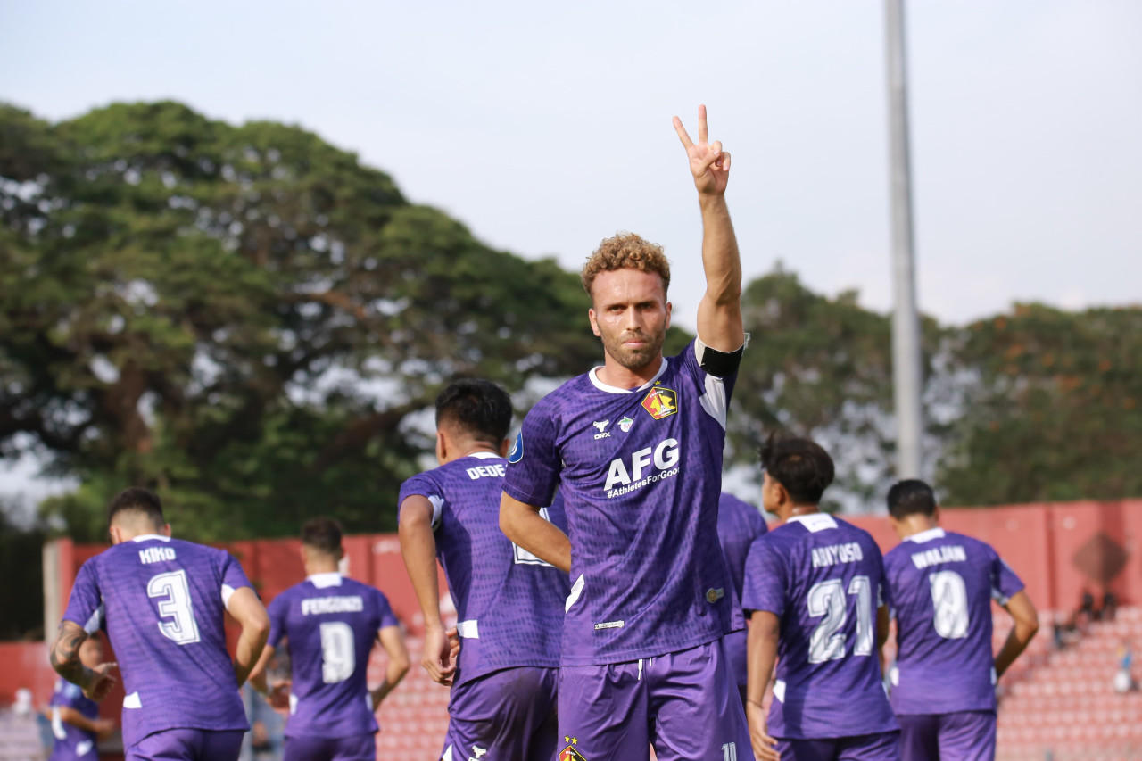 Selebrasi Ze Valente usai mencetak gol. (Foto: Persik Kediri/jatimnow.com)