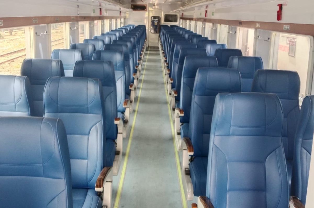 Penampakan kursi  rangkaian kereta ekonomi New Generation. (Foto: Ahmad Fauzani/jatimnow.com)