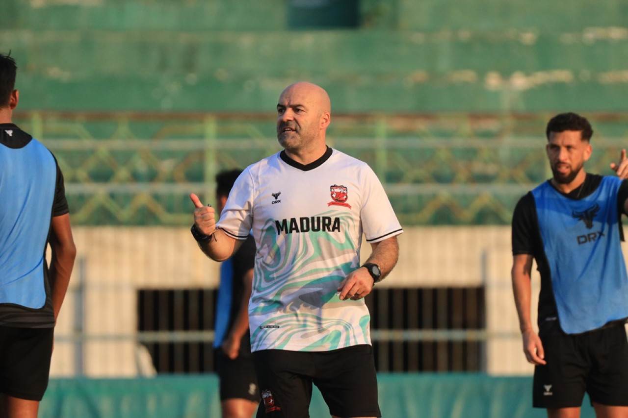 Pelatih Madura United FC Paulo Meneses. (Foto: PT LIB)