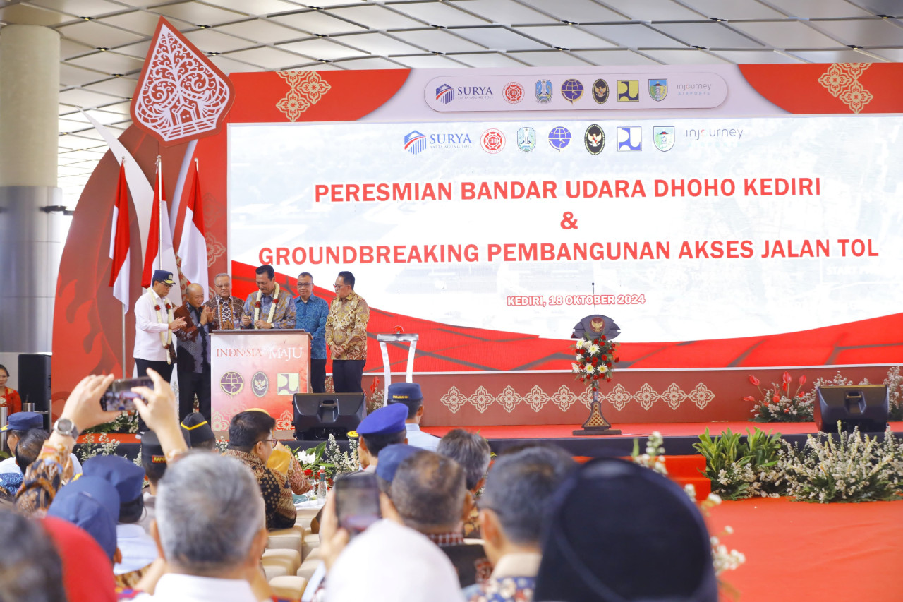 Luhut Resmikan Bandara Dhoho Kediri dan Groundbreaking Akses Jalan Tol