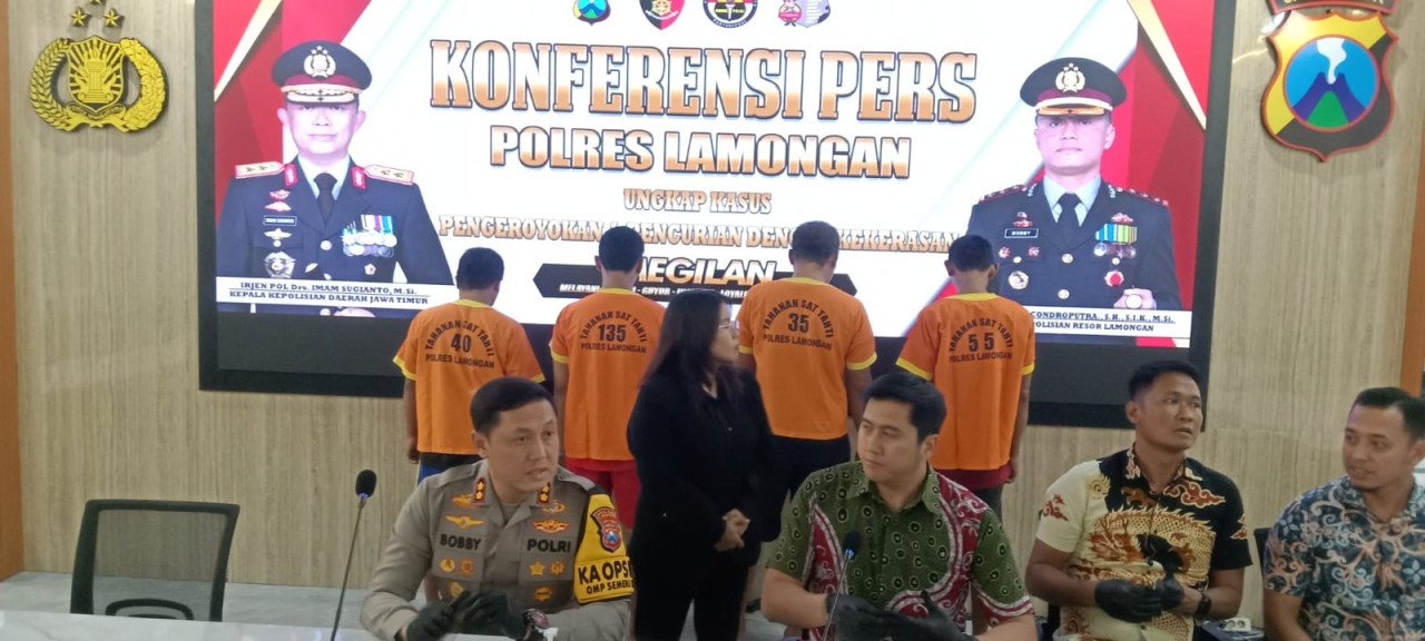 Konfrensi pers ungkap kasus begal dan pengeroyokan oleh Polres Lamongan. (Foto: Adyad Ammy Iffansah/jatimnow.com)
