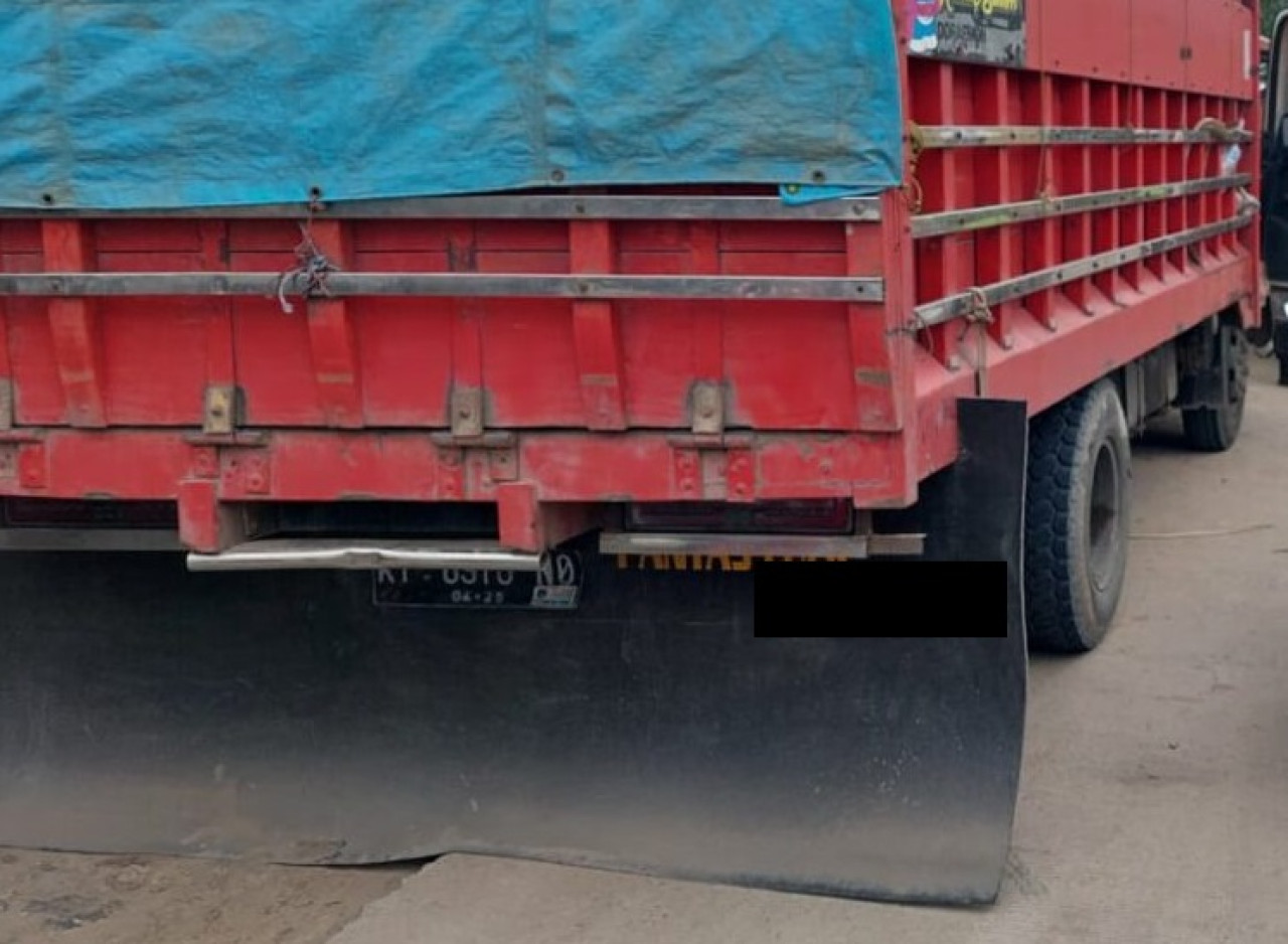 Pulang Kulakan Bawang, Warga Bangkalan Tabrak Bokong Truk