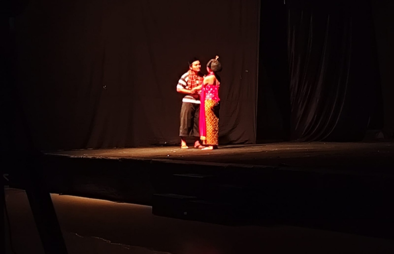 Teater mahasiswa Universitas Jember. (Foto: Hatta/jatimnow.com)