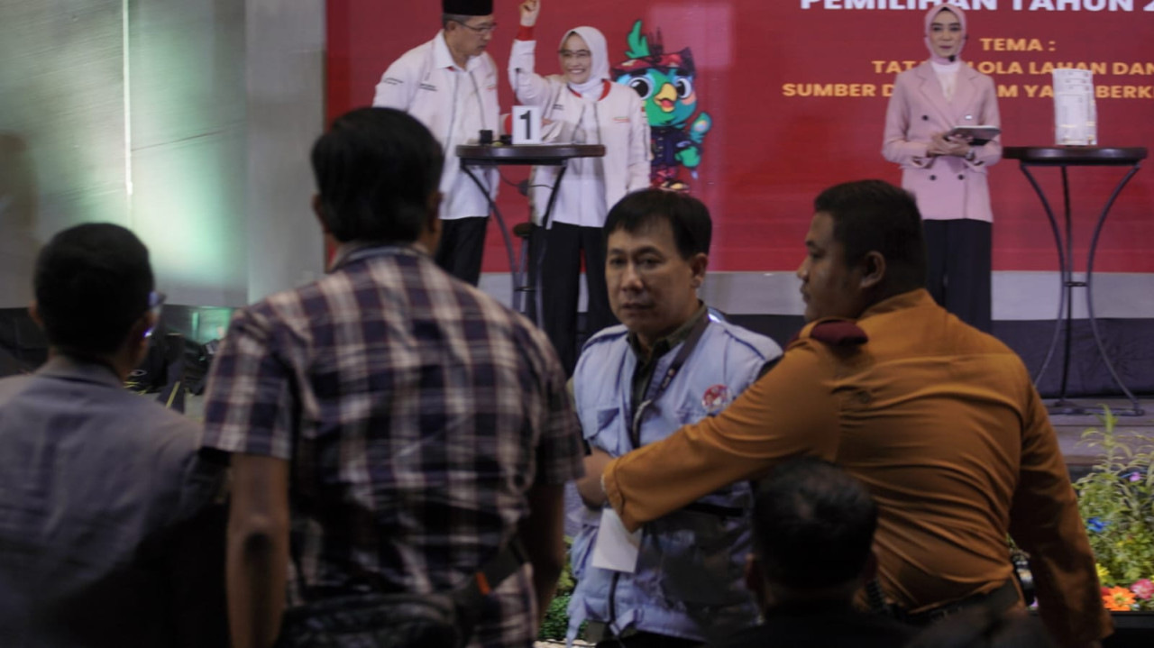 Ricuh saat Debat Publik Pilbup Bojonegoro. (Foto: Rizki for jatimnow.com)