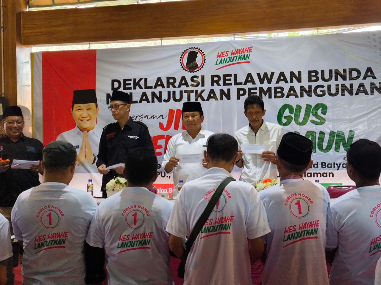 Deklarasi dukungan relawan mantan Bupati Faida ke Hendy - Gus Firjaun (Foto: Rio for jatimnow.com)