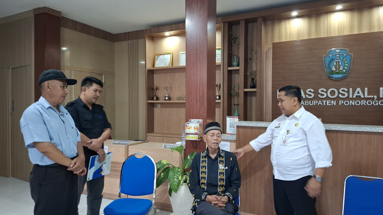 Merantau 50 Tahun hingga Telantar, Warga Ponorogo Dipulangkan Dinsos Siak