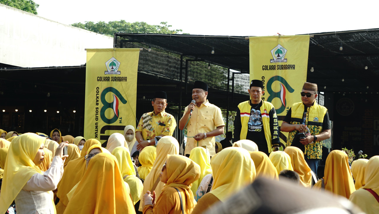 Arif Fathony bersamaa jamaah Nahdliyin (foto: Had for jatimnow.com)