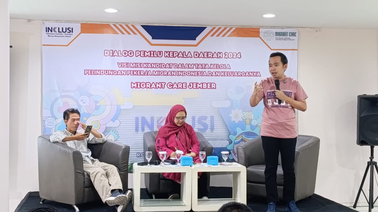 Gus Fawait saat berdialog dengan para mantan buruh migran asal Jember. (Foto: Khus for jatimnow.com)