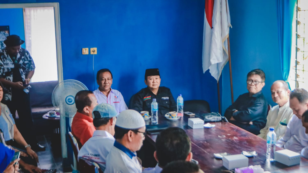 Hendy Siswanto saat koordinasi di kantor Perindo Jember (HSC). (Foto: Sugianto/jatimnow.com)