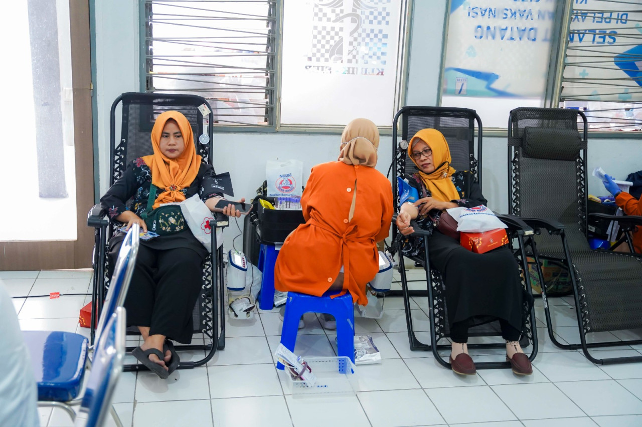 Kegiatan donor darah yang diadakan PT SIER. (Foto: Ni'am Kurniawan/jatimnow.com)