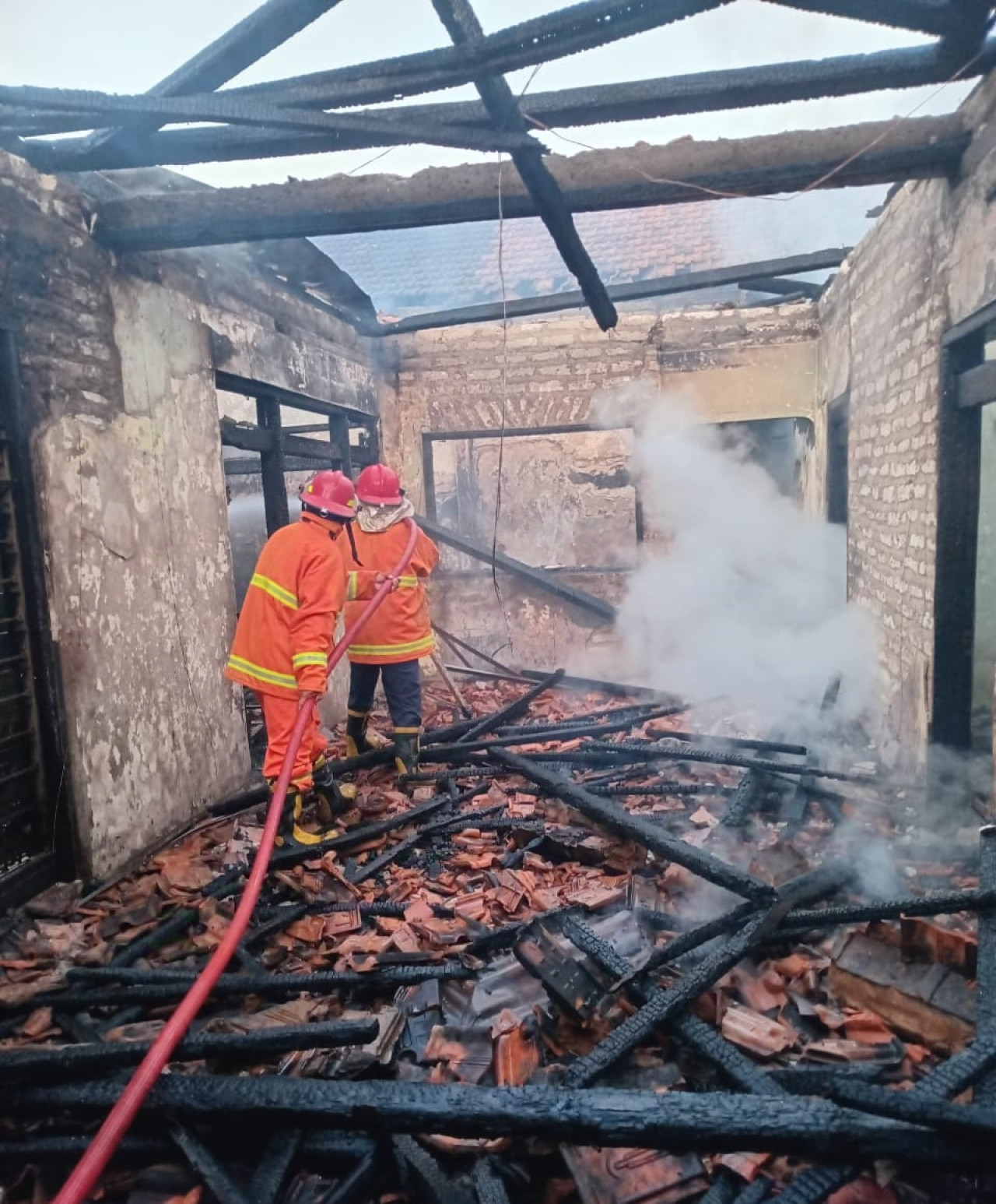 Rumah Warga di Bangkalan Terbakar Hebat, Kerugian Capai Rp400 Juta