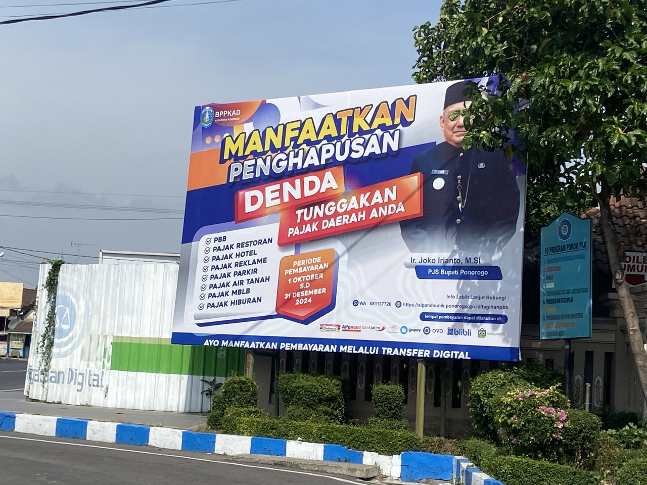 Pamflet pembebasan denda pajak daerah. (Foto: Pemkab Ponorogo)