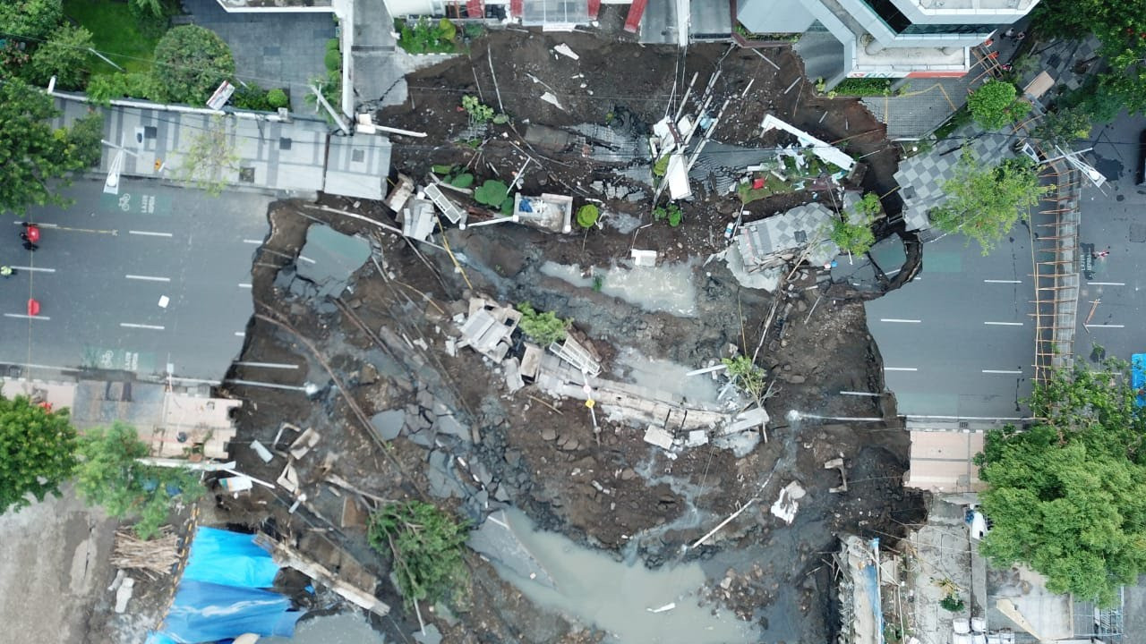 Jalan Gubeng Surabaya ambles (dok.jatimnow.com)