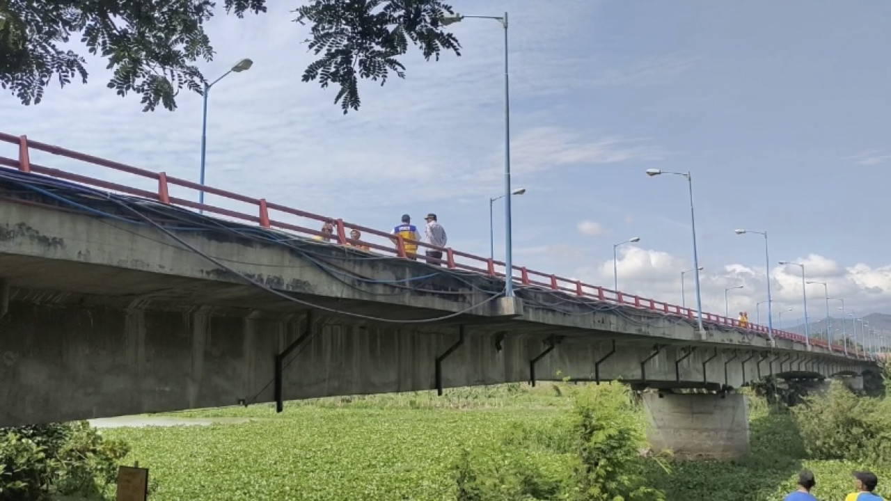 Kondisi Jembatan Semampir Kediri. (Foto: Yanuar Dedy/jatimnow.com