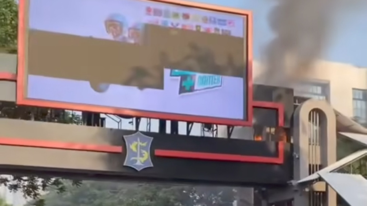 Lift JPO Delta Plaza Surabaya Terbakar, Diduga karena Korsleting Listrik